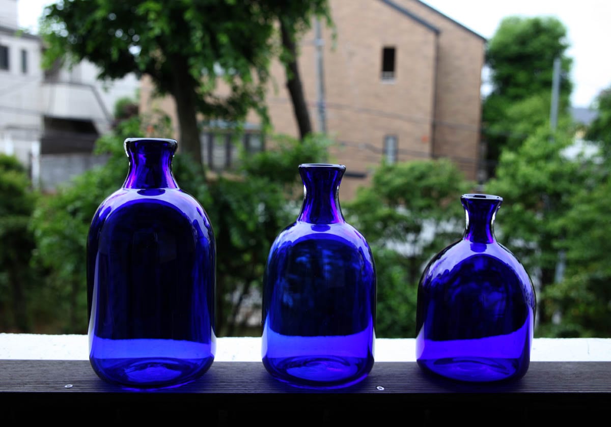 blue-jugs2.jpg